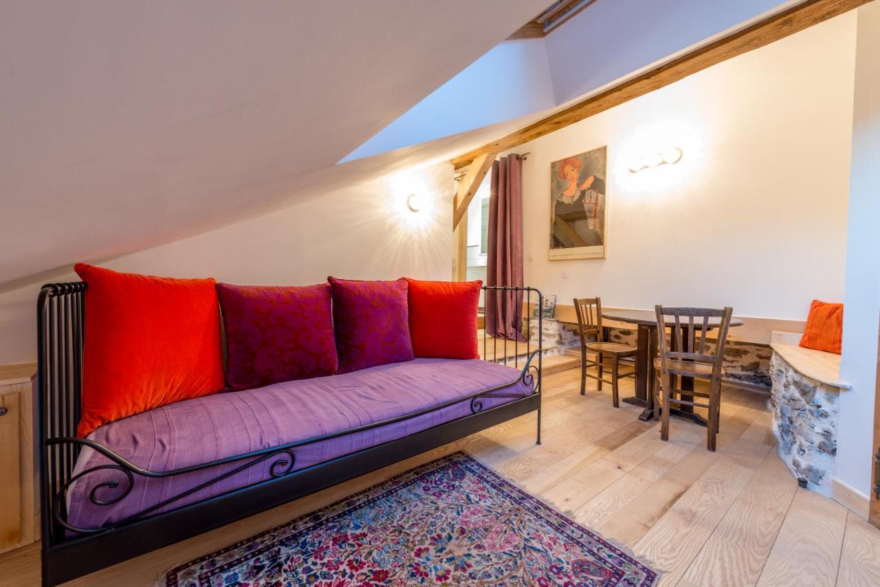 Au Cheval Blanc - Appartements Et Chambres D'Hotes Альбервиль Экстерьер фото