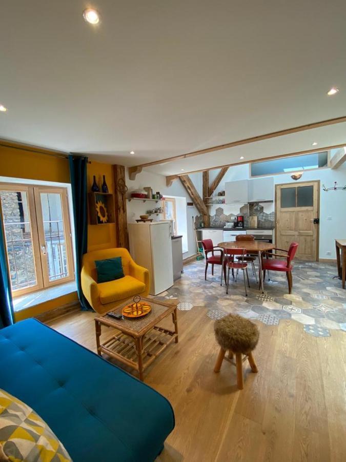 Au Cheval Blanc - Appartements Et Chambres D'Hotes Альбервиль Экстерьер фото