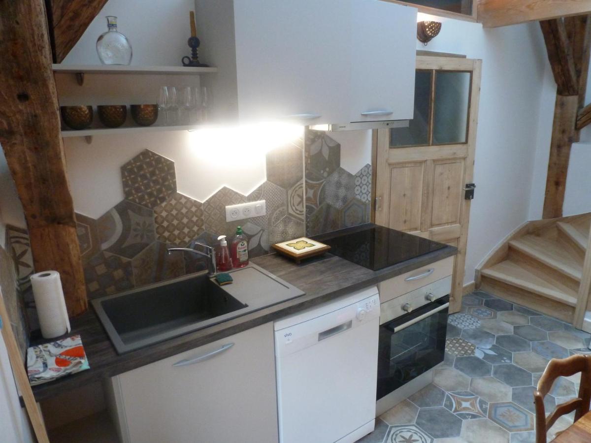 Au Cheval Blanc - Appartements Et Chambres D'Hotes Альбервиль Экстерьер фото