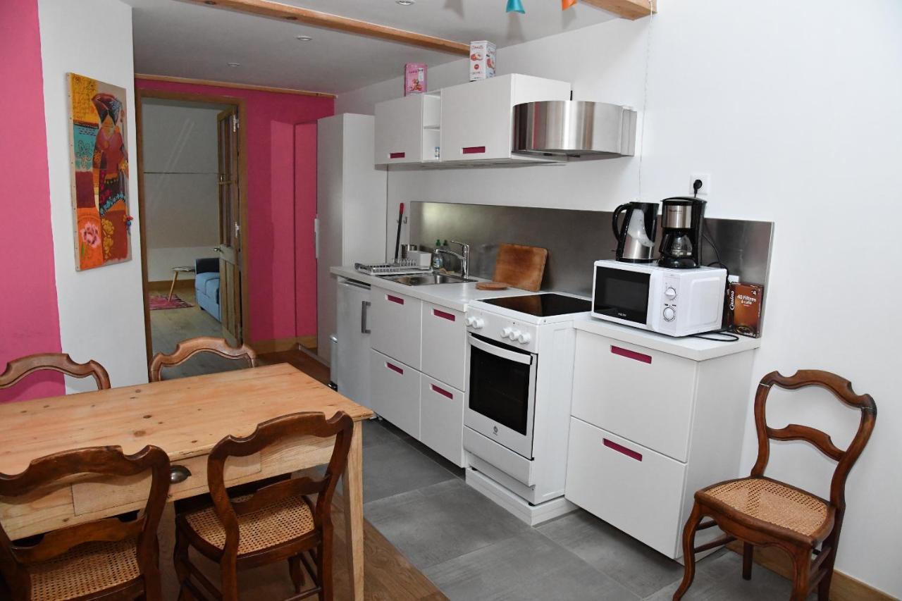 Au Cheval Blanc - Appartements Et Chambres D'Hotes Альбервиль Экстерьер фото