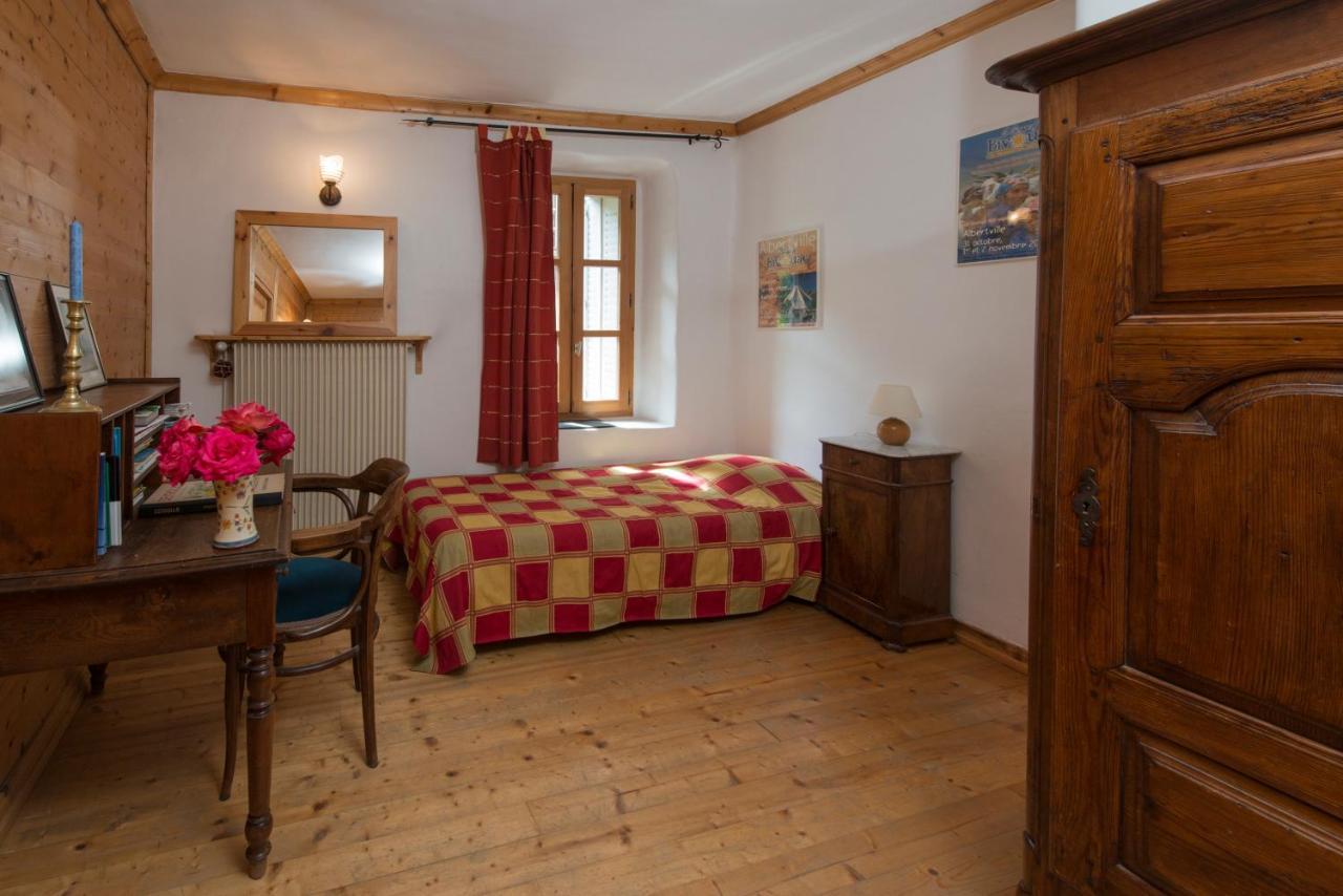 Au Cheval Blanc - Appartements Et Chambres D'Hotes Альбервиль Экстерьер фото