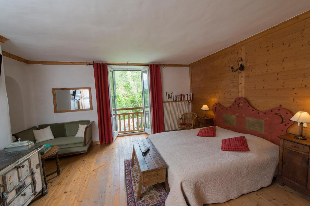 Au Cheval Blanc - Appartements Et Chambres D'Hotes Альбервиль Экстерьер фото