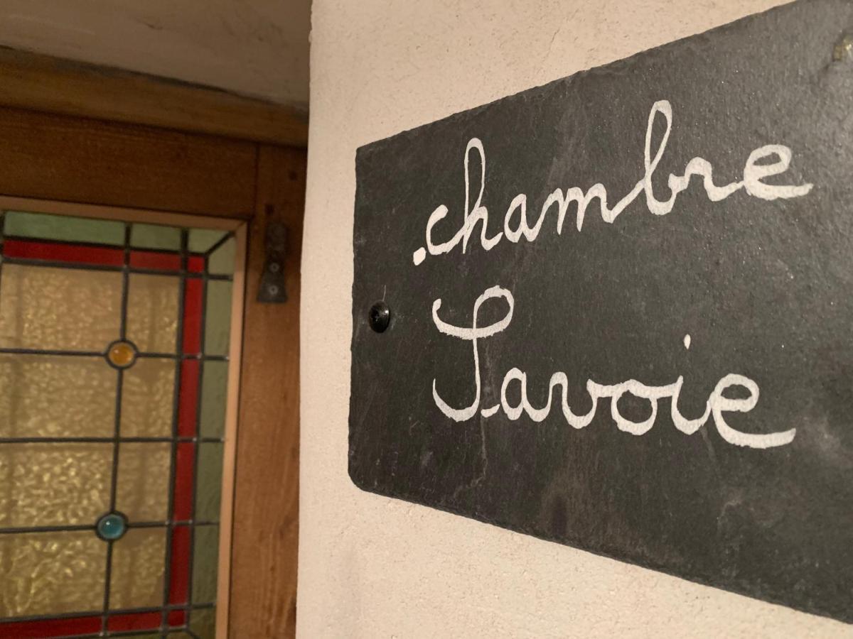 Au Cheval Blanc - Appartements Et Chambres D'Hotes Альбервиль Экстерьер фото