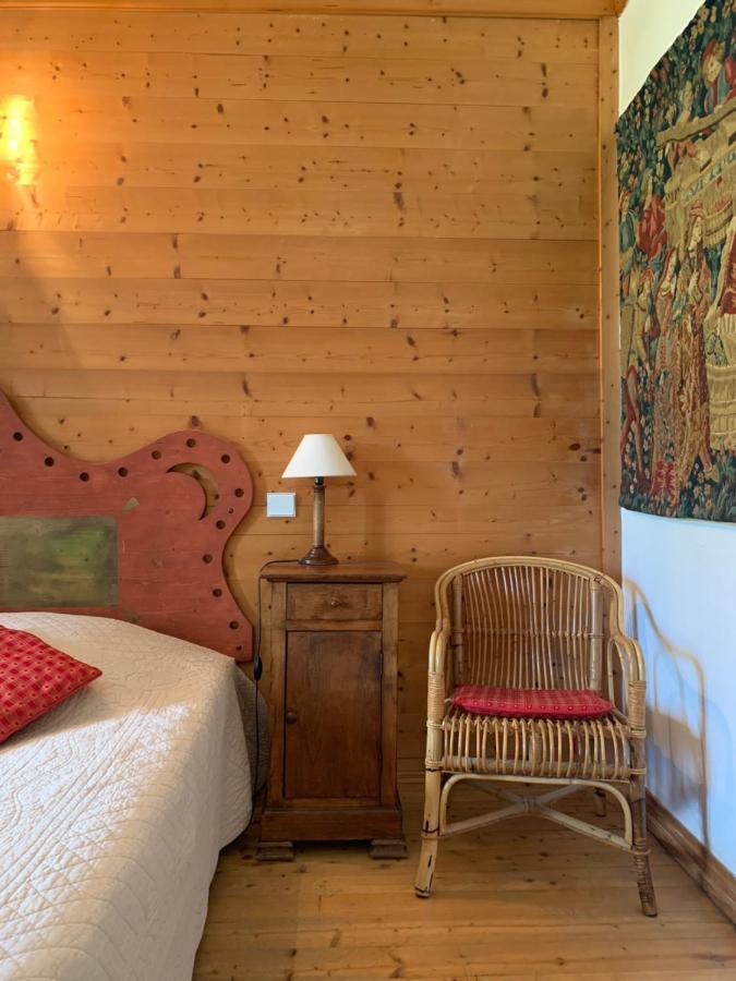 Au Cheval Blanc - Appartements Et Chambres D'Hotes Альбервиль Экстерьер фото